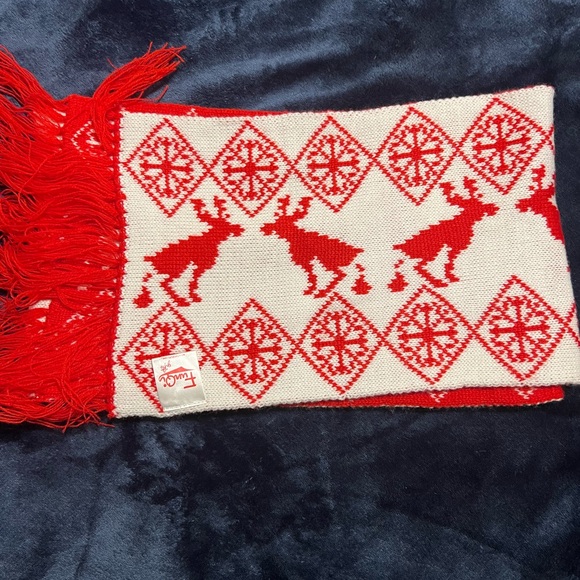 NWOT Funny Deer Scarf - Picture 1 of 2